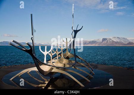 Am Meer-Statue des Wikinger-Schiff, Reykjavik, Island Stockfoto