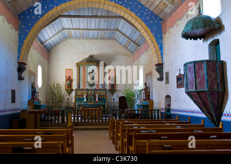 Kapelle und Altar an der Mission San Antonio de Padua, Monterey County, Kalifornien Stockfoto