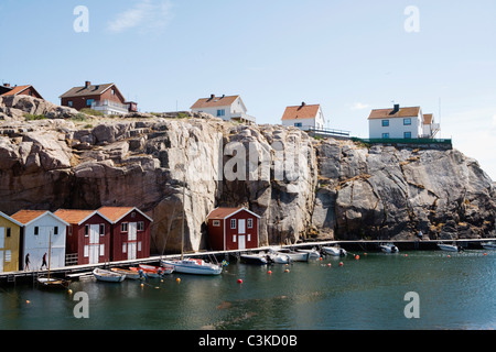 Angeln-Hütten und Häuser am Meer, Smogen, Bohuslan, Schweden. Stockfoto