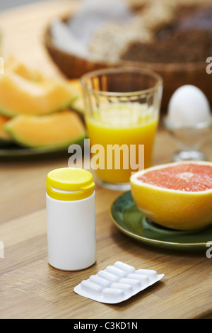 Frühstück und Medizin, Schweden. Stockfoto