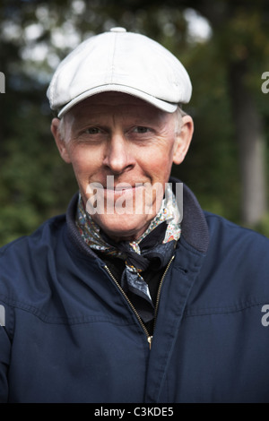 Ältere Mann lächelnd, Nahaufnahme, Porträt Stockfoto