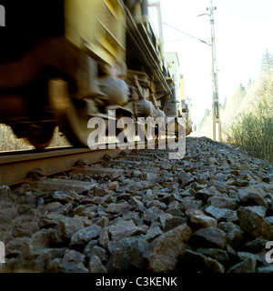 Zug auf Bahngleis, close-up der Räder Stockfoto