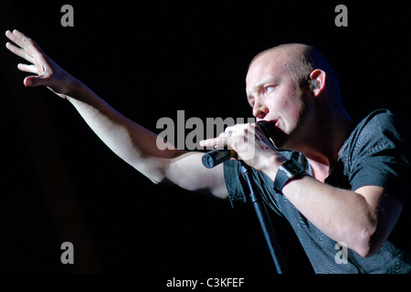 Isaac Slade The Fray live im Konzert in WTMX 101.9fm Chicagos Wunder vollbringen auf staatliche Straße 11 im Auditorium Theater Stockfoto