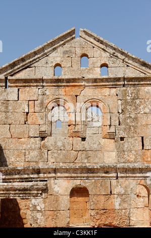 Blick auf die intakte Fassade der Römer Bäder an der Toten byzantinischen Stadt Serjilla im nordwestlichen Syrien. Stockfoto