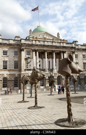 Ausstellung des chinesischen Künstlers Ai Weiwei. Kreis von Tieren / Zodiac Köpfe im Somerset House, London. UK Stockfoto