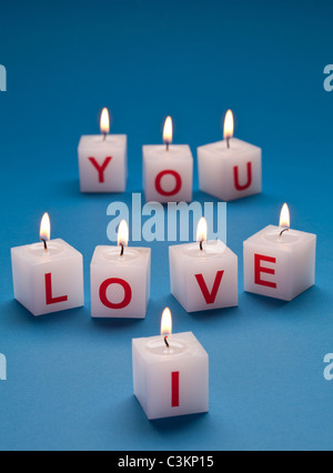 "Ich liebe dich" auf Kerzen gedruckt. Stockfoto