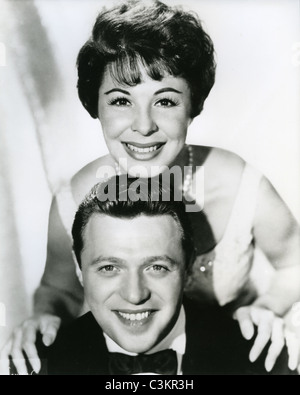 STEVE LAWRENCE und Frau Eydie Gorme vocal Duo im Jahre 1964 Stockfoto