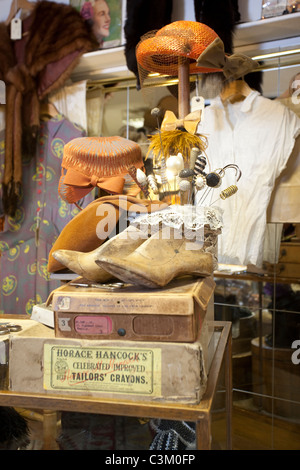 Die Vintage Emporium auf Bacon Street, Brick Lane, London. Foto: Jeff Gilbert Stockfoto