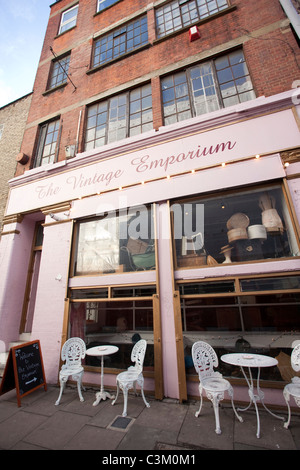 Die Vintage Emporium auf Bacon Street, Brick Lane, London. Foto: Jeff Gilbert Stockfoto