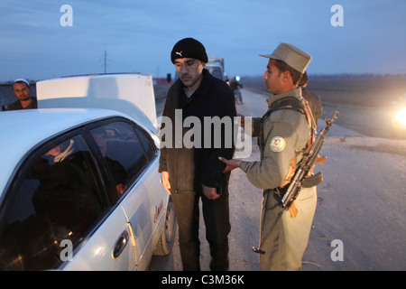 Afghanische Polizei auf der Suche nach Terroristen in Kunduz. Stockfoto