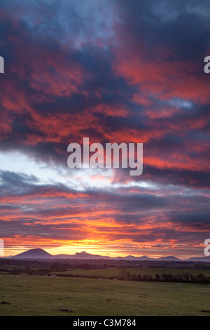 Sonnenuntergang über der Nephin Beg Berge, County Sligo, Irland. Stockfoto