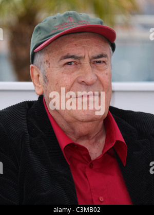 BERNARDO BERTOLUCCI PALME DÆHONNEUR: BERNARDO BERTOLUCCI PHOTOCALL CANNES FILM FESTIVAL 2011 PALAIS DES FESTIVAL CANNES FRA Stockfoto