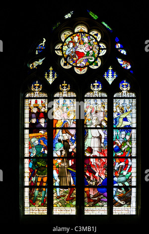 Glasmalerei-Fenster zeigt das Verbrennen von Joan of Arc, Orleans Kathedrale (Kathedrale Sainte-Croix d ' Orléans), Orleans, Frankreich Stockfoto