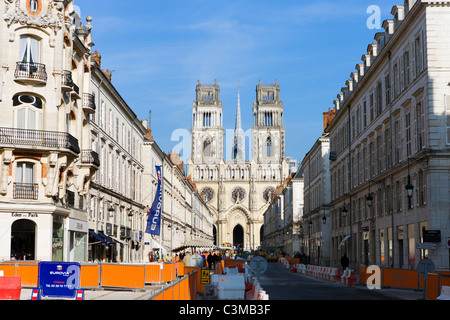 Orleans Kathedrale am Ende der Rue Jeanne d ' Arc, geschlossen für den Bau einer Straßenbahnlinie Nevv, Orleans, Frankreich Stockfoto