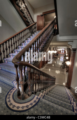 Alte Treppe in Flur im historischen Pioneer Gerichtshaus Stockfoto