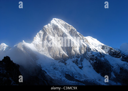 Mount Everest bei Sonnenaufgang, aufgenommen vom Gipfel des Kala Patthar Stockfoto