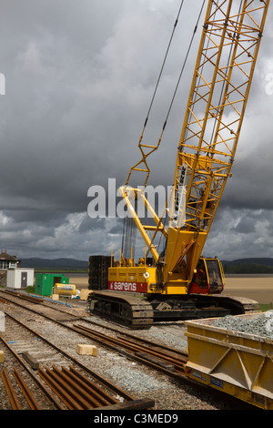 Network Rail die strukturellen Verbesserungen, Eisenbahn Ingenieur, Anschluss Erneuerungen und Erweiterungen Arnside, 150 Jahre alten Bahn Viadukt, Cumbria, Großbritannien Stockfoto