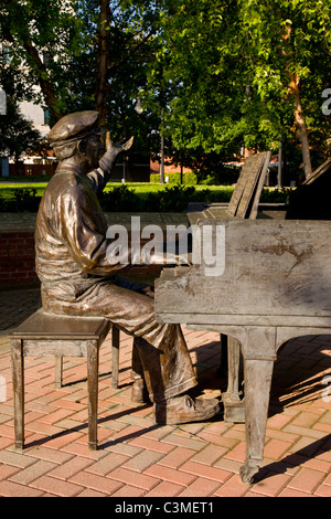 Statue von Owen Bradley - Begründer des "Nashville Sound" in Musikaufnahmen, Nashville Tennessee USA Stockfoto