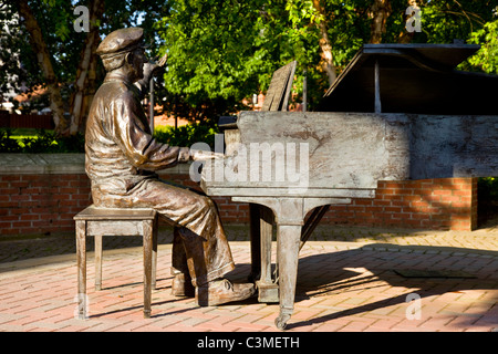 Statue von Owen Bradley - Begründer des "Nashville Sound" in Musikaufnahmen, Nashville Tennessee USA Stockfoto