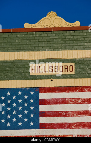 Amerikanische Flagge gemalt an der Seite eines Gebäudes in Hillsboro Dorf in Nashville Tennessee, USA Stockfoto