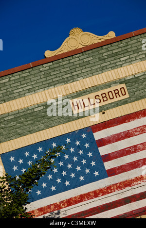 Amerikanische Flagge gemalt an der Seite eines Gebäudes in Hillsboro Dorf in Nashville Tennessee, USA Stockfoto