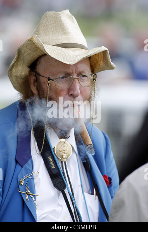 JOHN MCCRIRICK HORSE RACING TIPSTER HORSE RACING TIPSTER YORK RACECOURSE YORK ENGLAND 11. Mai 2011 Stockfoto