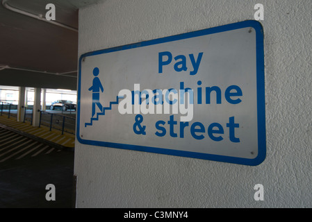 Parkplatz bezahlen Maschine Zeichen Stockfoto