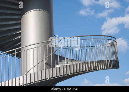 Moderne Treppen als zeitgenössische architektonisches Element Stockfoto