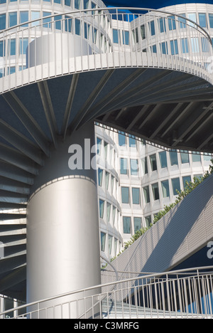 Moderne Treppen als zeitgenössische architektonisches Element Stockfoto