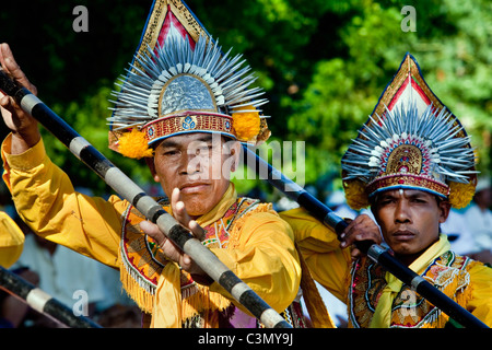 Indonesien, Insel Bali, Alassari, Meer Tempel Pura Ponjok Batu genannt. Festival zu Ehren der Götter des Meeres. Melasty Festival. Stockfoto