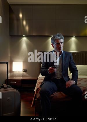Geschäftsmann in seinem Hotelzimmer Stockfoto