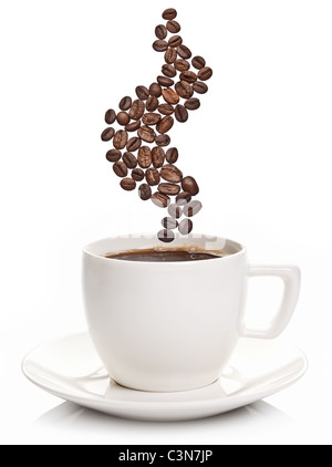 Kaffeetasse mit Dampf in Form von Kaffeebohnen Stockfoto