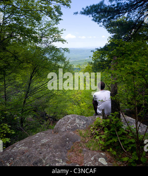 Blick auf das Shenandoah-Tal von insgesamt laufen Trail off Skyline Drive Kletterer Stockfoto