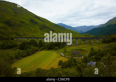 Ansicht der Glenfinnan-Viadukt, Schottland, Leiter des Loch Shiel Stockfoto
