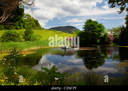 Monster-Nessi in den Gewässern von Loch Ness, Schottland Stockfoto