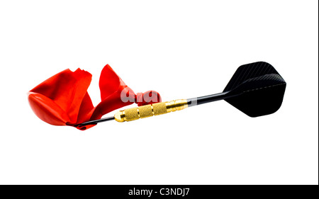 Zerrissene Ballon und ein Dart isoliert auf weiß Stockfoto