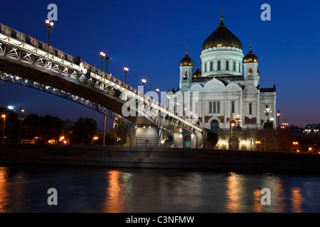 Die Kathedrale von Christus dem Erlöser und der Patriarchal in der Nacht zu überbrücken. , Moskau, Russland. Stockfoto