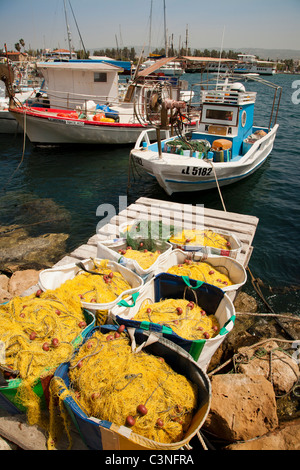 Angelboote/Fischerboote vertäut am Hafen Pafos Stockfoto