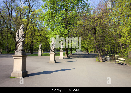 Der sächsische Garten (Park Saski) im Frühjahr, ein öffentlicher Park in der Innenstadt von Warschau, Polen Stockfoto