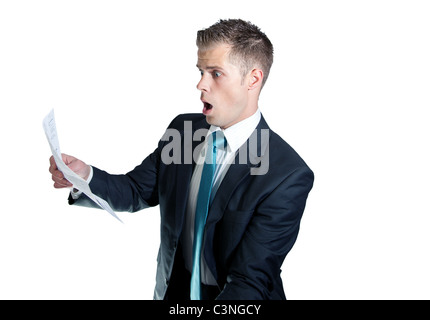Business-Mann schockiert über hohe Rechnung Stockfoto