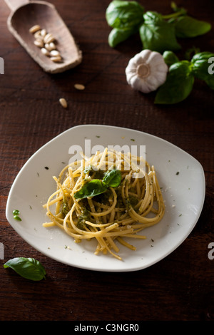Linguine mit Pesto Stockfoto