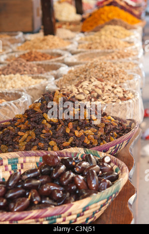 Nüssen und getrockneten Früchten zum Verkauf an einen mittelalterlichen Straßenmarkt in Los Alcazares in Murcia, süd-östlichen Spanien, Europa Stockfoto