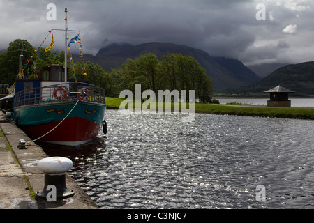 Der Caledonian Canal in Schottland verbindet der schottischen Ostküste in Inverness mit der Westküste bei Corpach in der Nähe von Fort William. Stockfoto