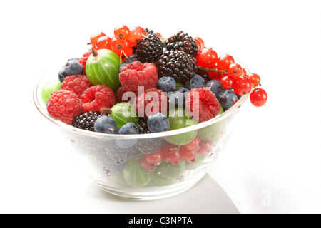Obst-Mix in den Glasbehälter Stockfoto