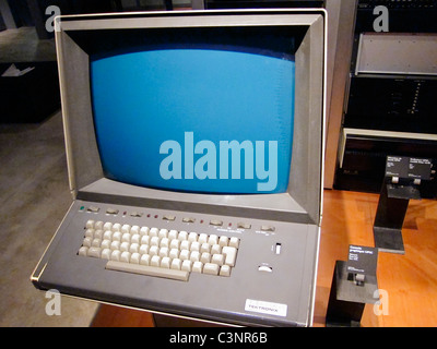 Paris, Frankreich, alter UPIC-Computer auf dem Display im Musee de la Musique, Musikmuseum, in La Villette, Tektronix, Stadt der Wissenschaft und Industrie paris Stockfoto