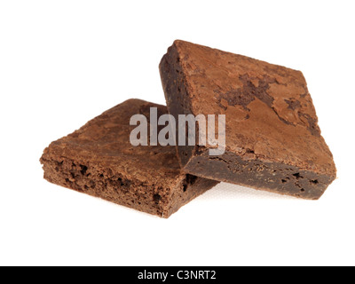 Frisch gebackene Luxury Chocolate Fudge Brownies süßes Dessert oder einen Snack gegen einen weißen Hintergrund mit Freistellungspfaden und keine Leute Stockfoto