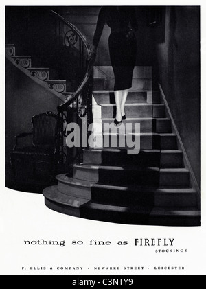 Original ganzseitige Anzeige im Mode-Magazin ca. 1955 für FIREFLY Damen Strümpfe Stockfoto