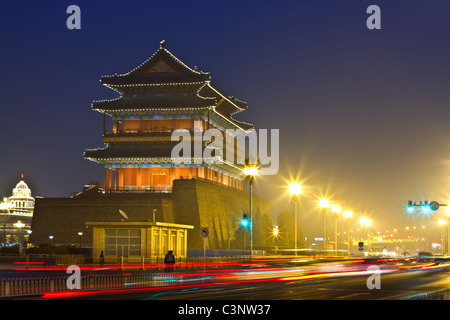 Nachtaufnahme des alten Turms, Qianmen, Verbotene Stadt Stockfoto