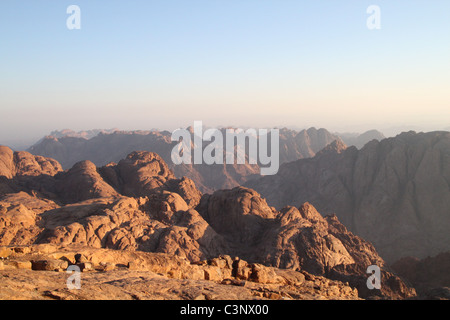 Blick vom Gipfel des Berges Sinai (Dschebel Musa), Ägypten. Stockfoto