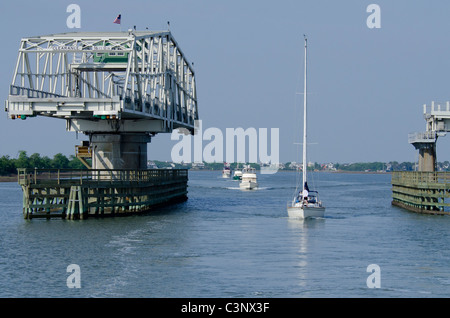 South Carolina, Charleston. ben Sawyer swing span Bridge in der Nähe von Sullivan Island. Stockfoto